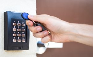 Чип за входна врата и асансьор