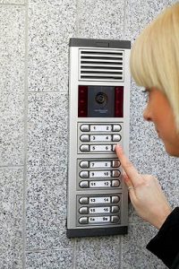 Домофони и звънчеви табла табла